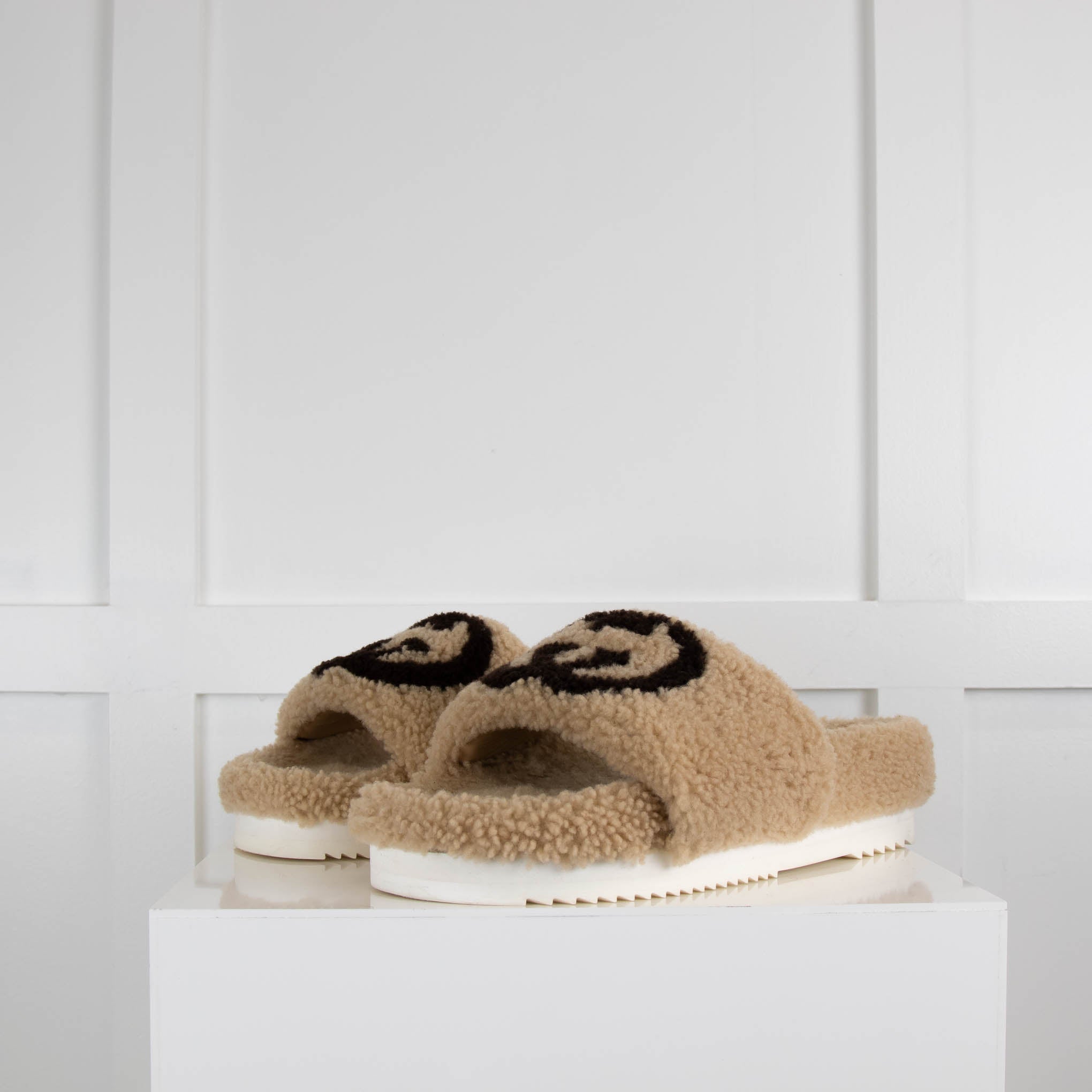 Gucci shearling outlet slides