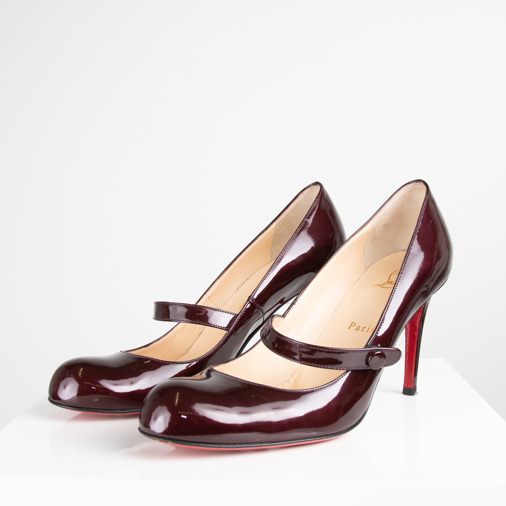 Burgundy best sale louboutin heels