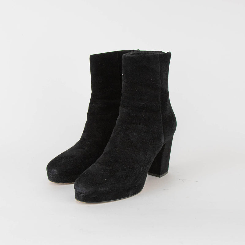 Lola Cruz Black Suede Ankle Boot