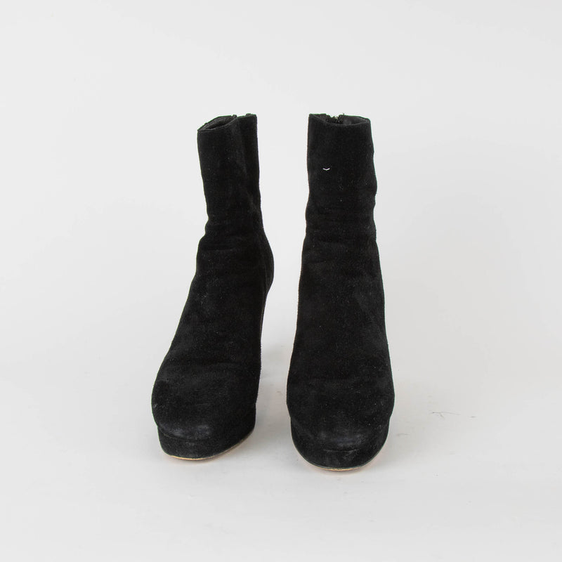 Lola Cruz Black Suede Ankle Boot