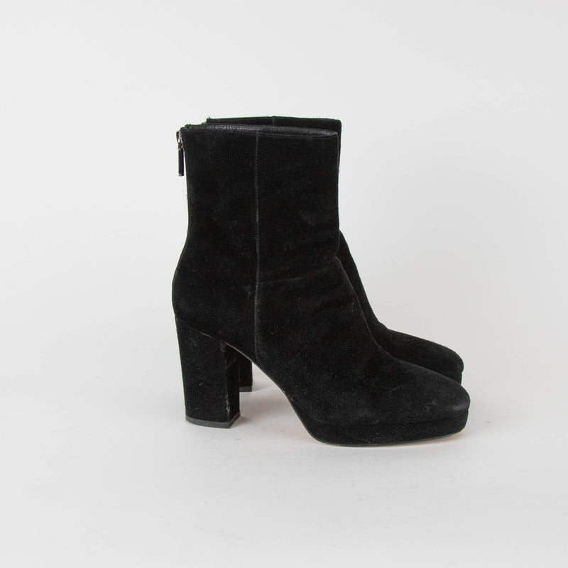 Lola Cruz Black Suede Ankle Boot