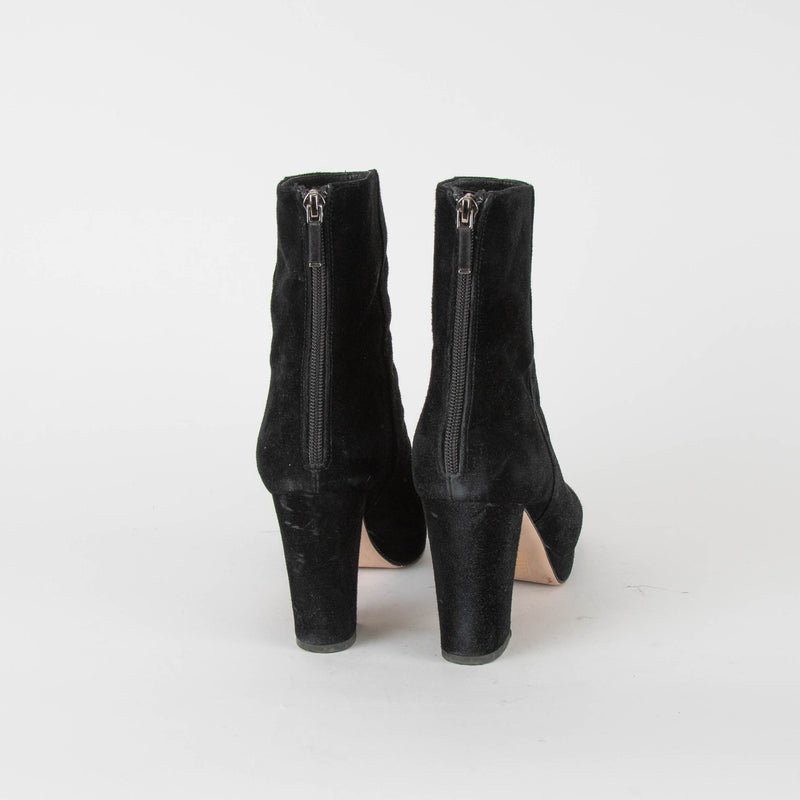 Lola Cruz Black Suede Ankle Boot