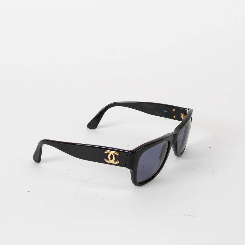 Chanel Black Sunglasses With Gold Logo