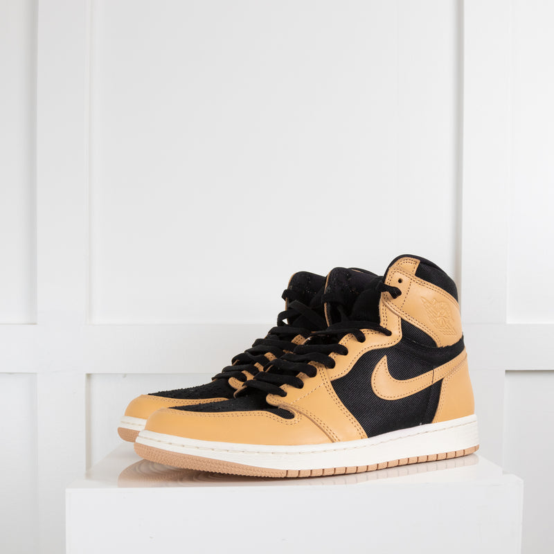 Nike Air Jordan Retro High 'Heirloom' Trainers