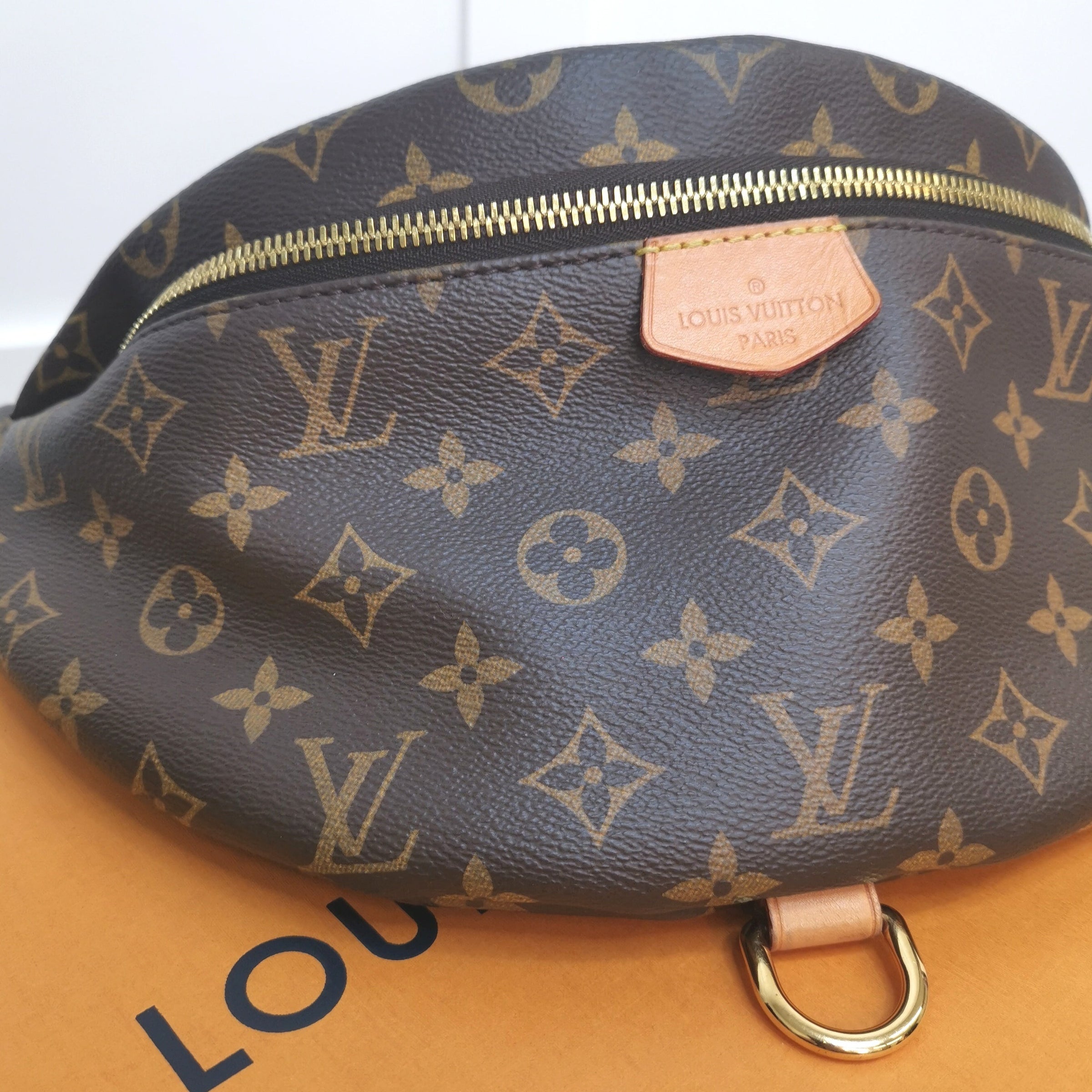 Discovery PM Bumbag  Luxury Monogram Eclipse Canvas Grey  LOUIS VUITTON